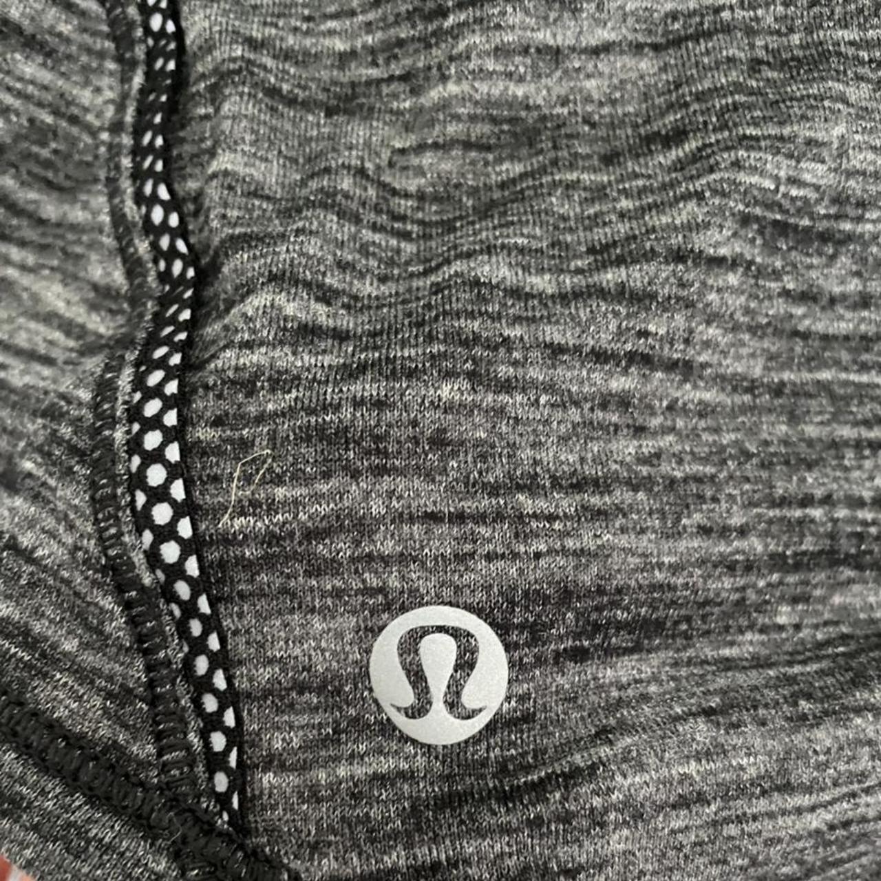 Lululemon singlet size can 6. Would fit an aus 8-10... - Depop