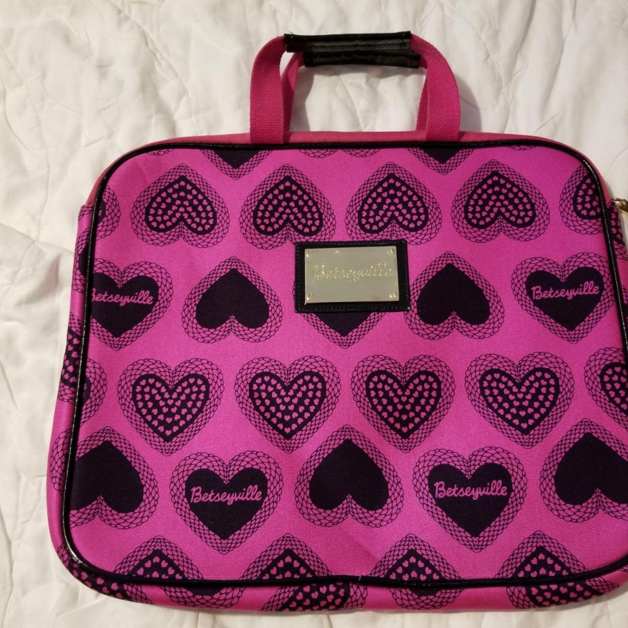 Betsey Johnson laptop case with lips design holds Depop