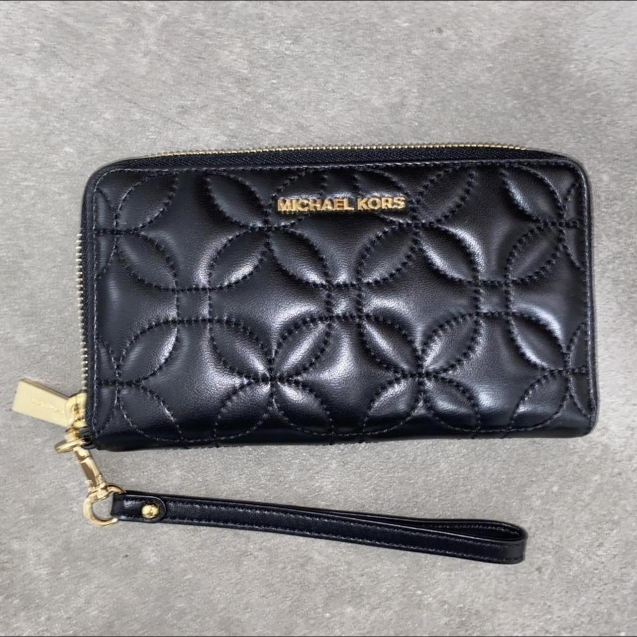 michael kors large quilted leather smartphone wristlet