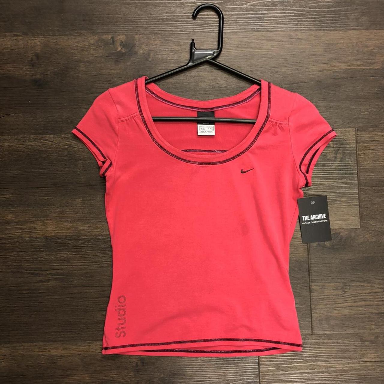 Nike Women's Pink Tshirt Depop