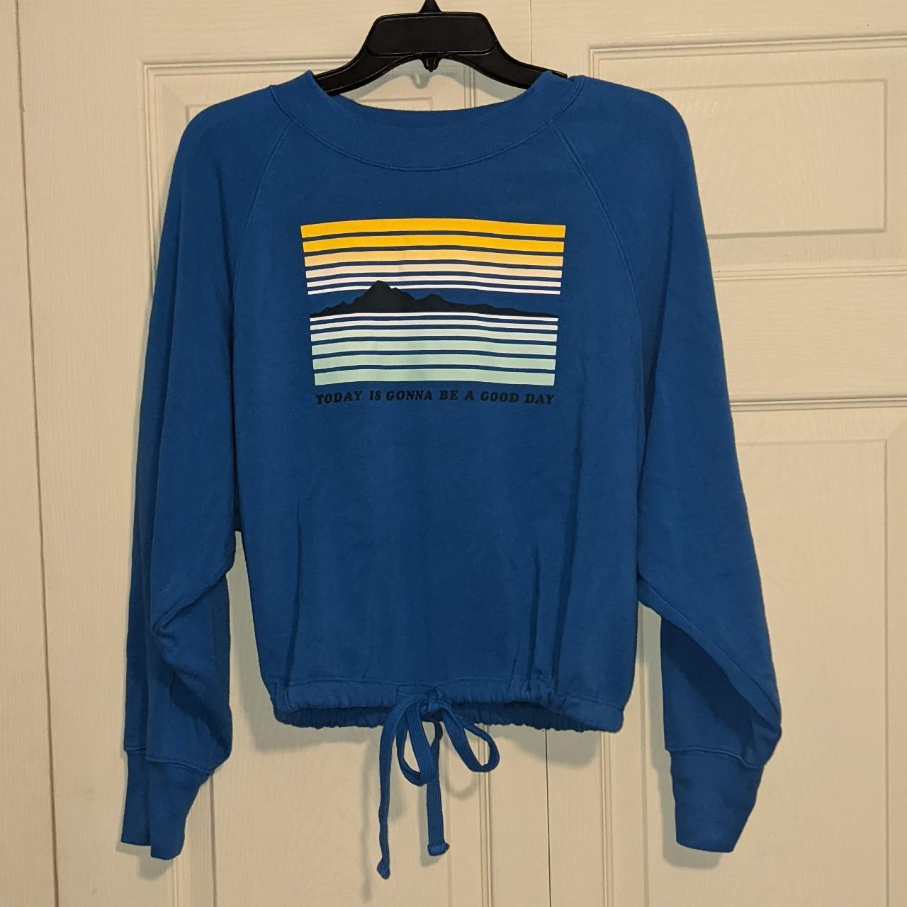 💙💛Medium Blue Old Navy sweatshirt with sunset and... Depop