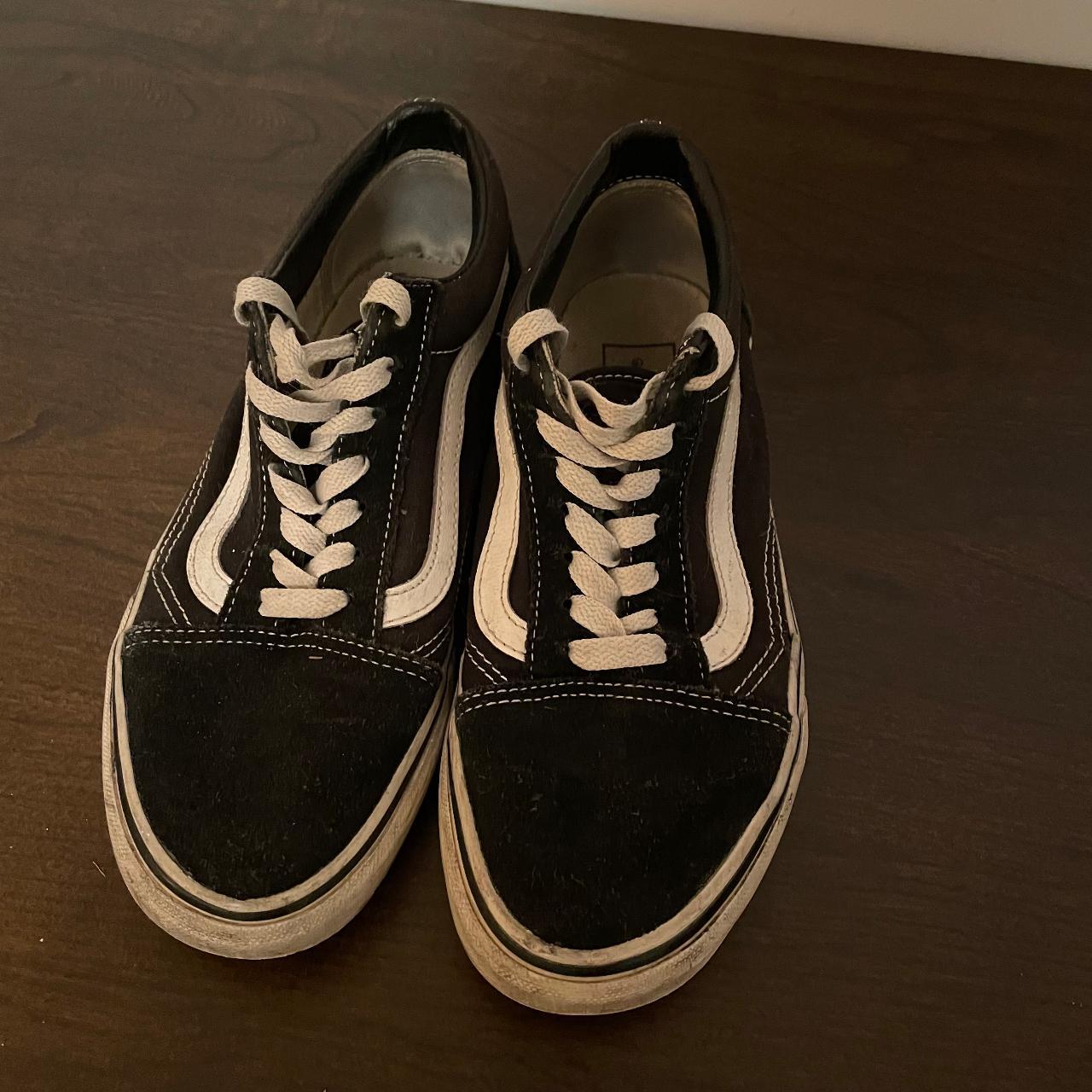 vans old skool v logo pop skate shoe strap