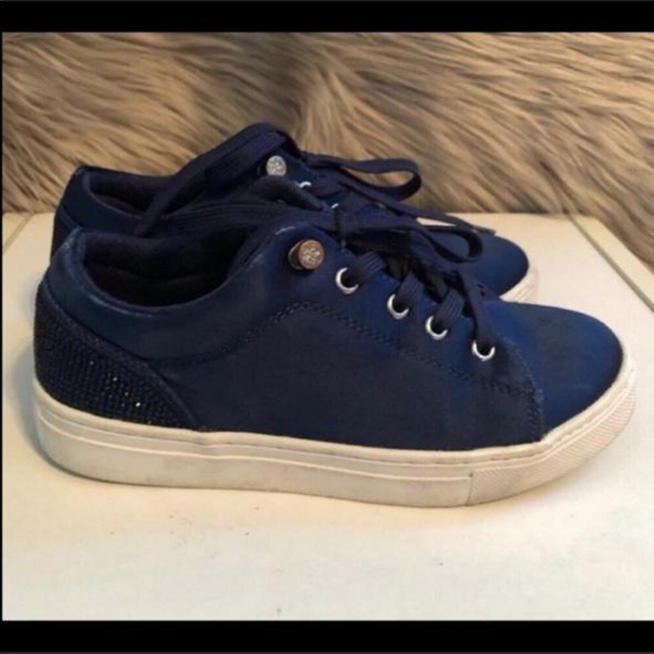 navy blue guess shoes