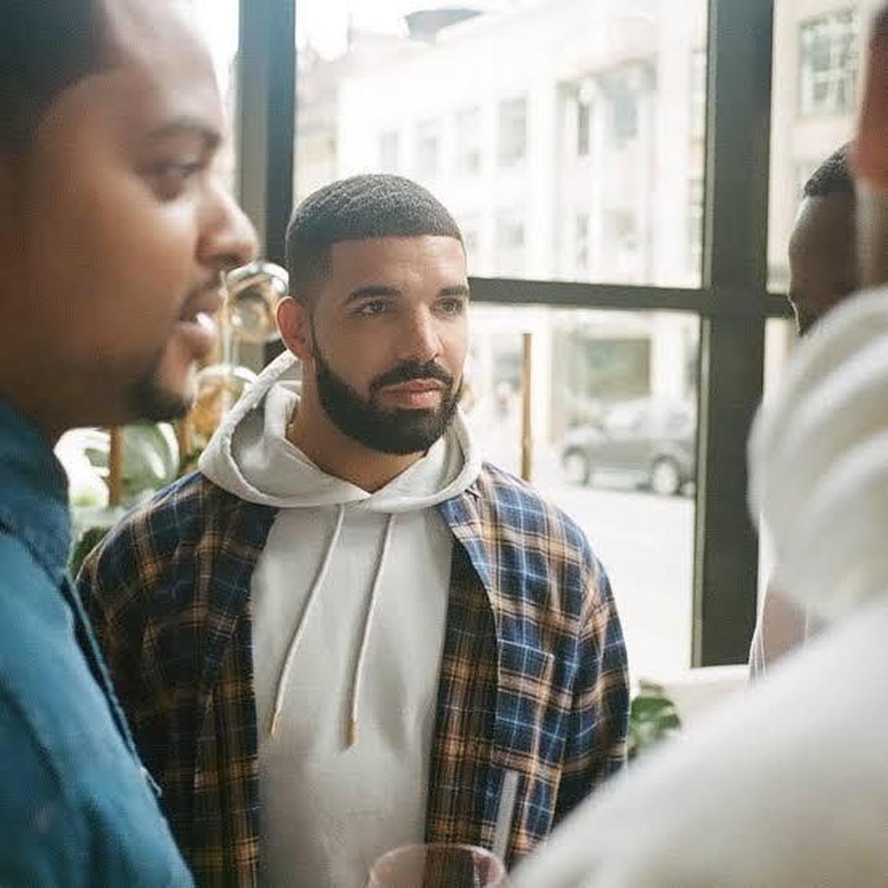 BALENCIAGA ヘビーコットンフランネルフーディシャツ　2022AW BALENCIAGA ヘビーコットンフランネルフーディシャツ 2022AW - メルカリ