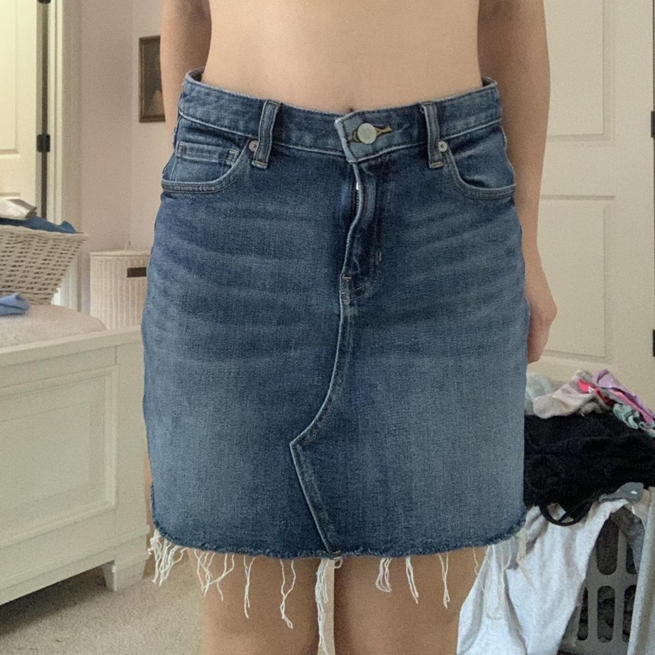 loft simple jean skirt size 2 but runs large—... Depop