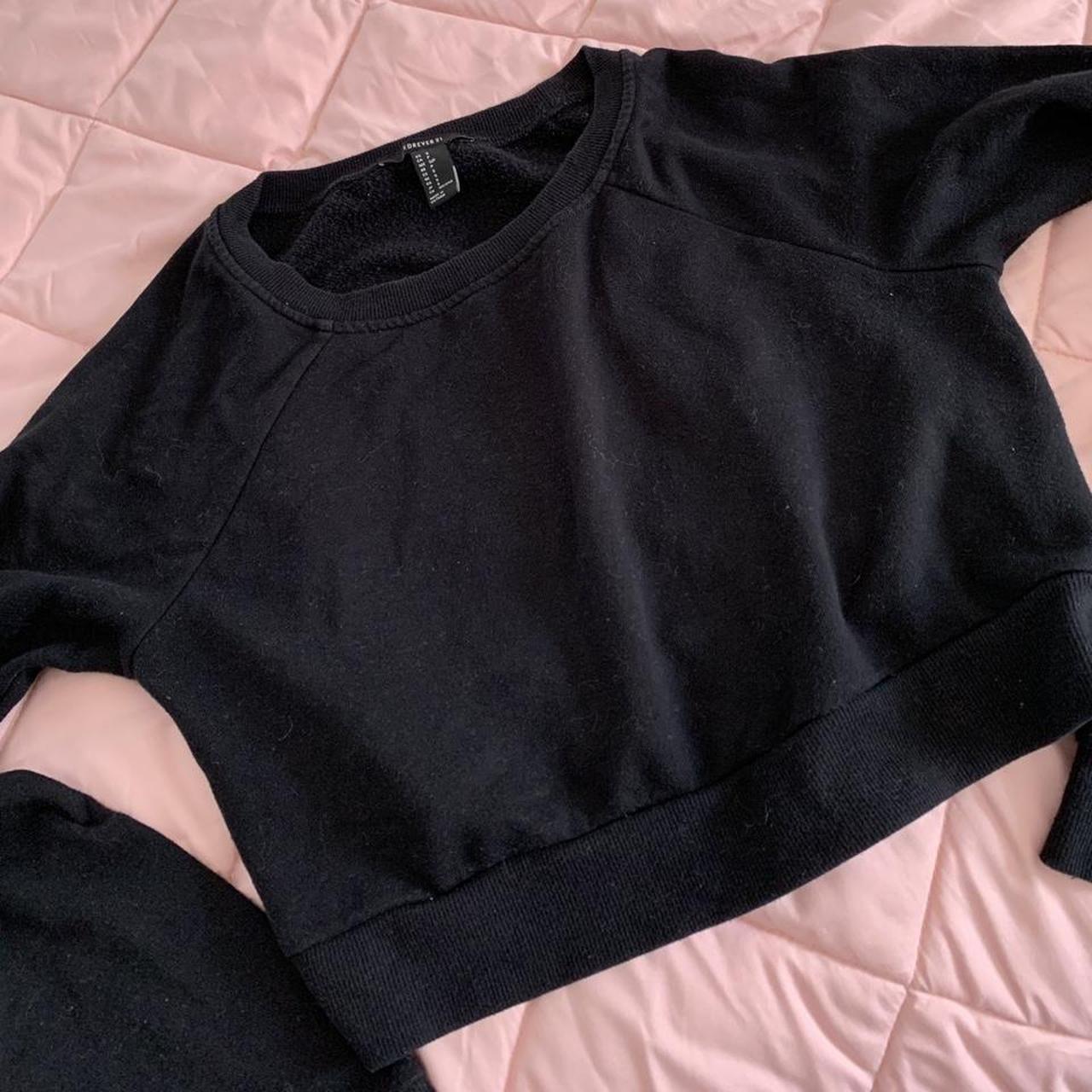 adorable cropped black crewneck 🖤 ~ size small ~... - Depop