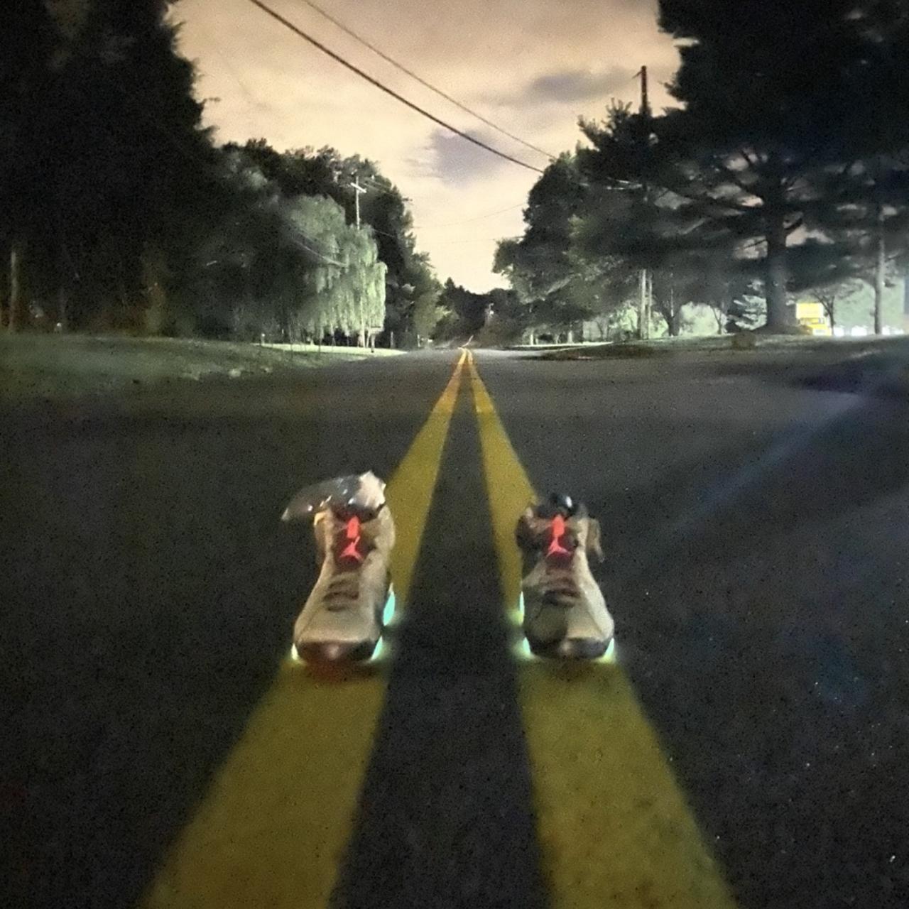 travis scott jordan 6 glow in the dark