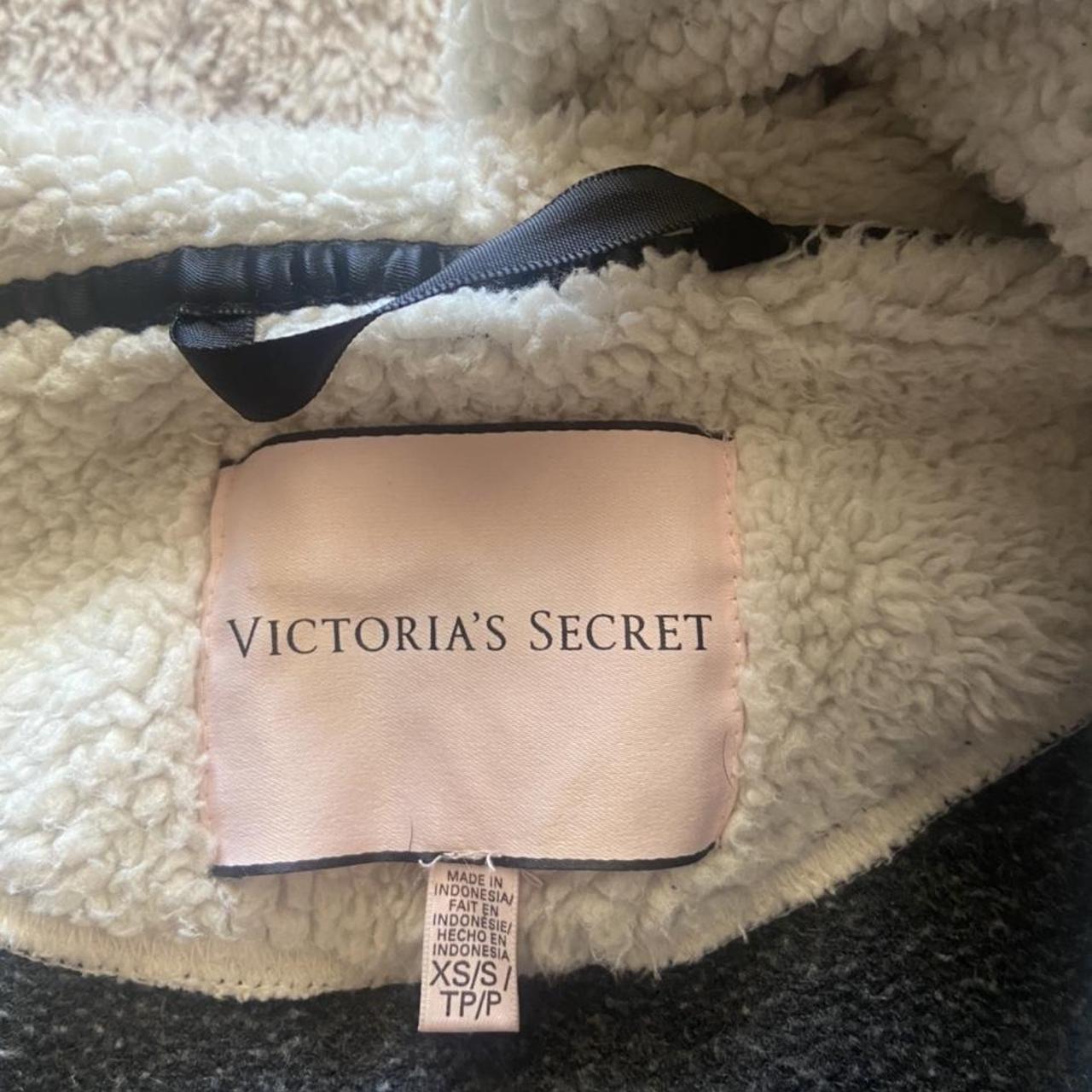 seasonal vintage Victoria’s Secret robe ♡ depop... - Depop