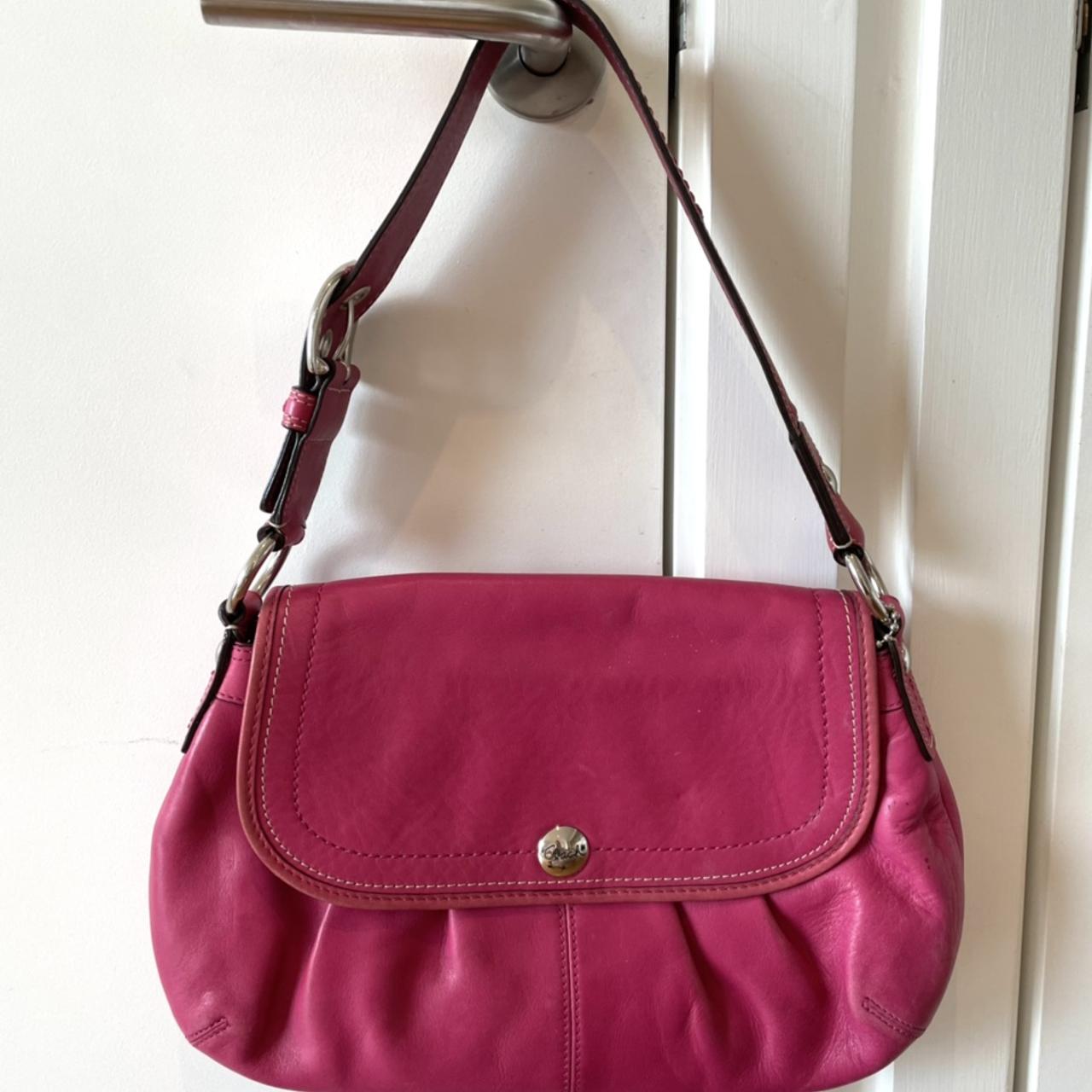 💗 big fuchsia coach bag💗 featuring a fully pink bag - Depop