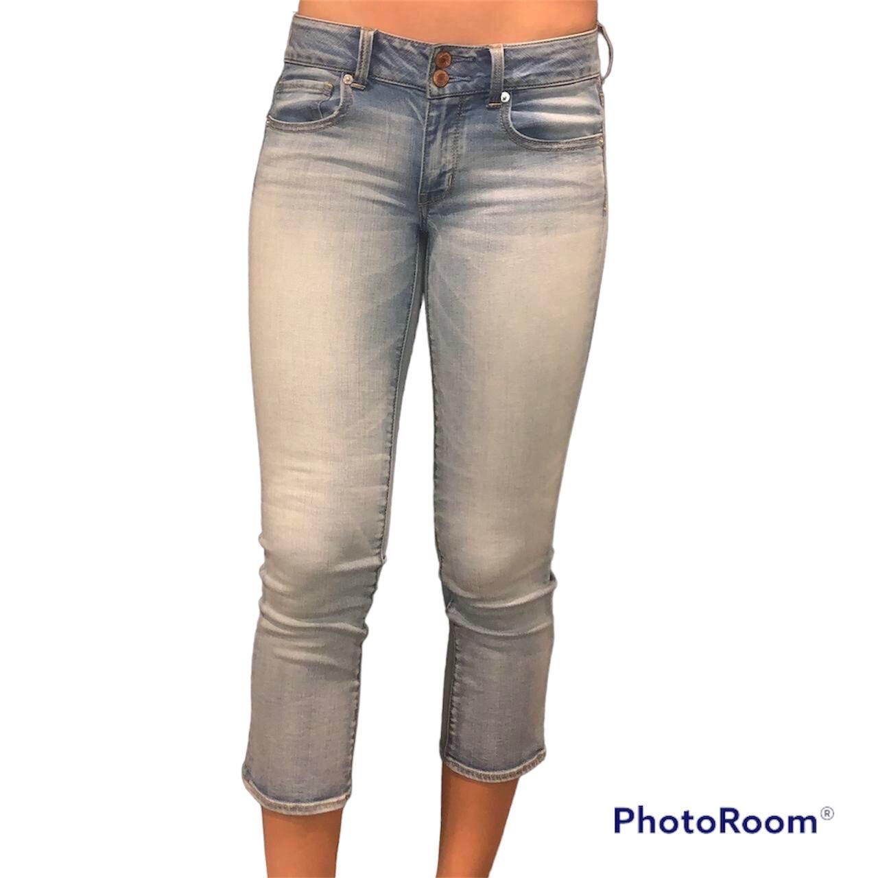 light denim women’s jean capris ⭐️size 4 ⭐️brand... Depop