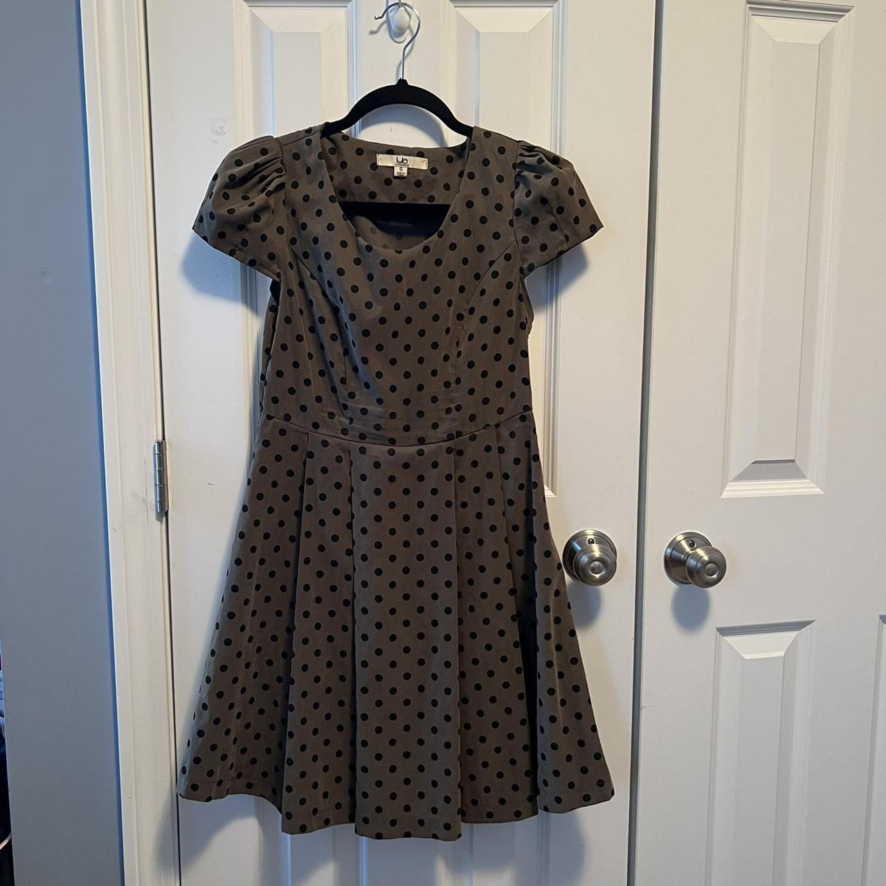 Size 6 Lauren Conrad dress with a scalloped collar - Depop