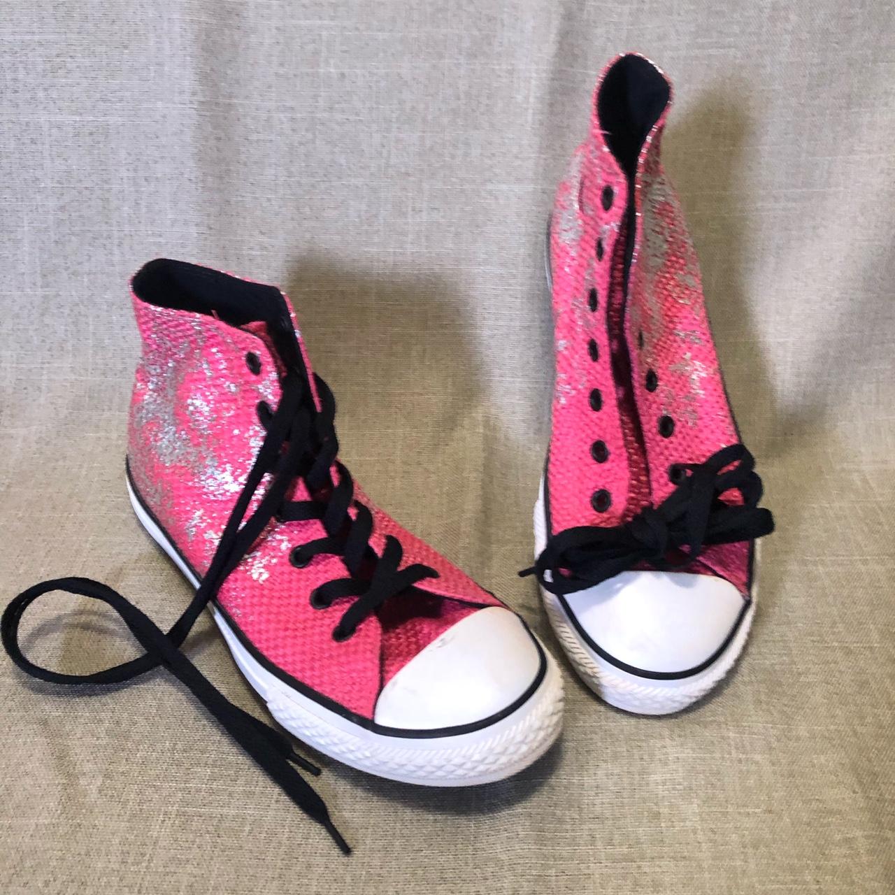 Hot pink and black converse best sale