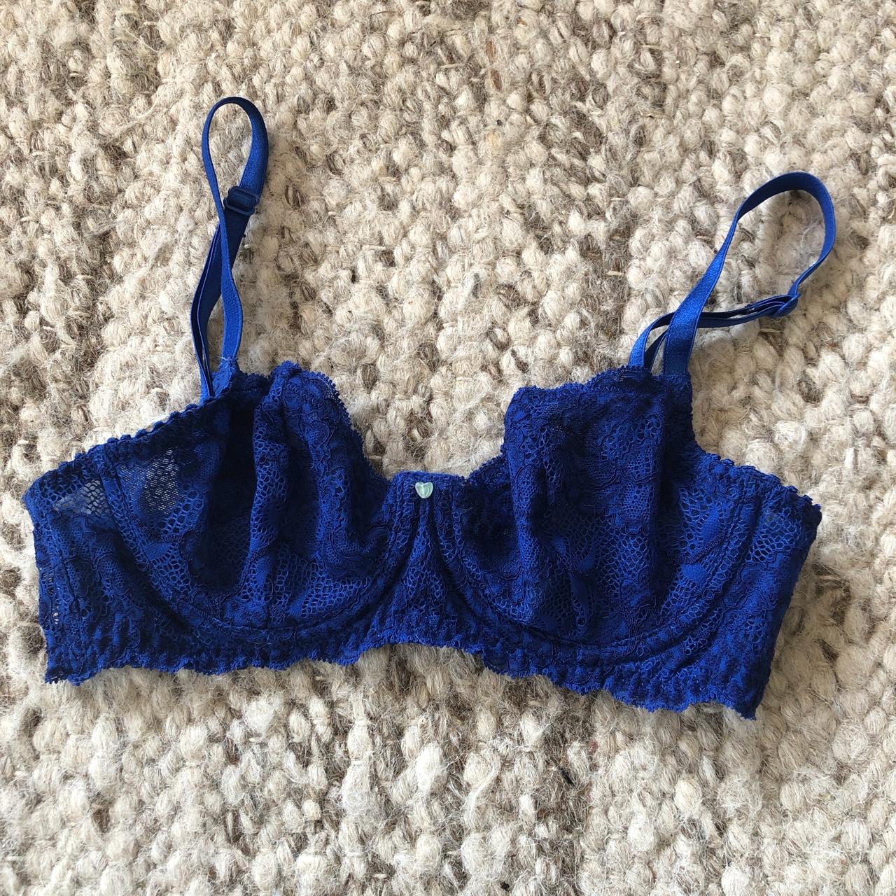 Wacoal Women's Blue and Navy Bra | Depop