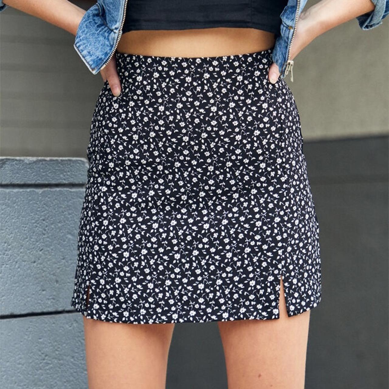Brandy Melville floral cara skirt So cute and such... Depop