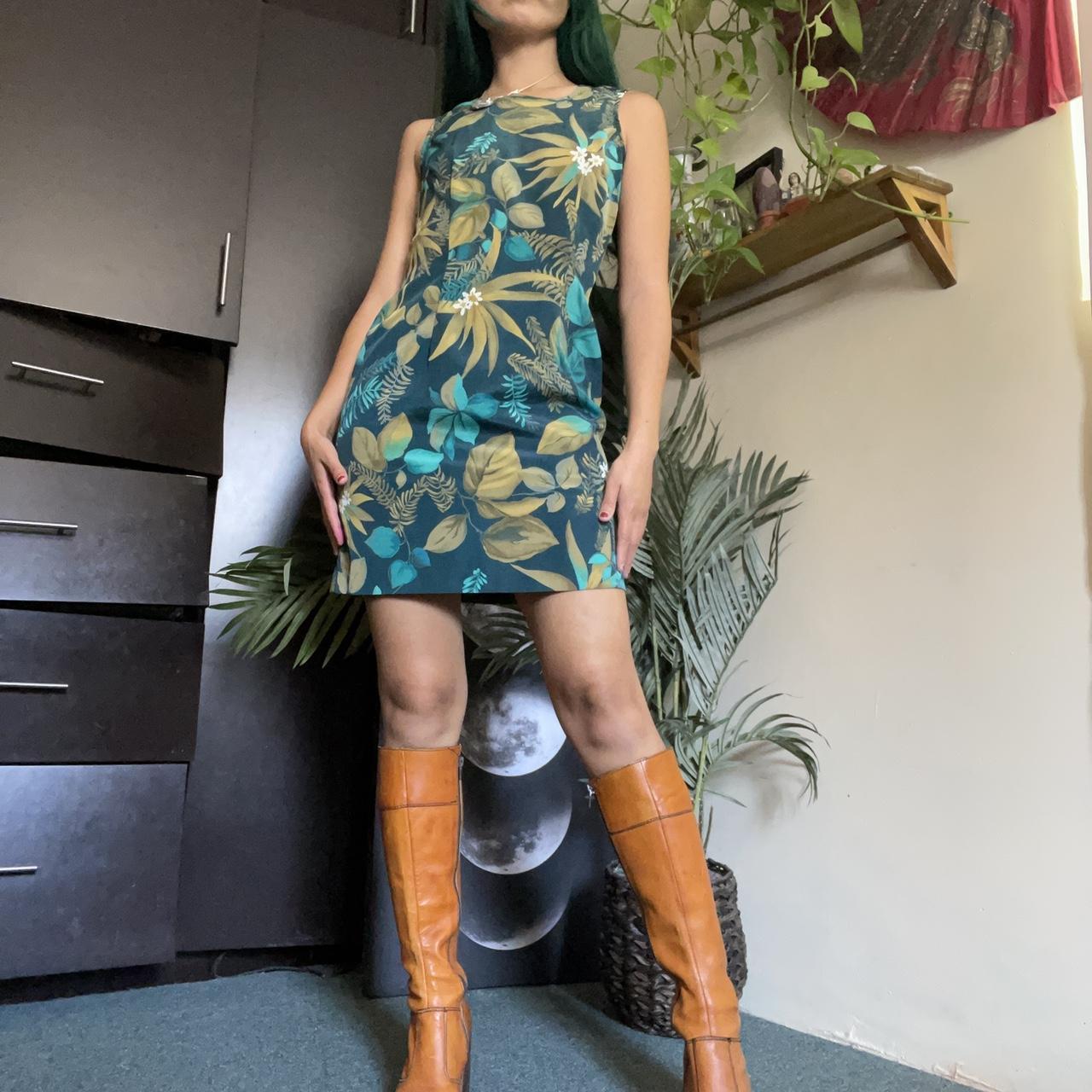 Tropical dress 💚🪷Beautiful green dress with leaves... - Depop