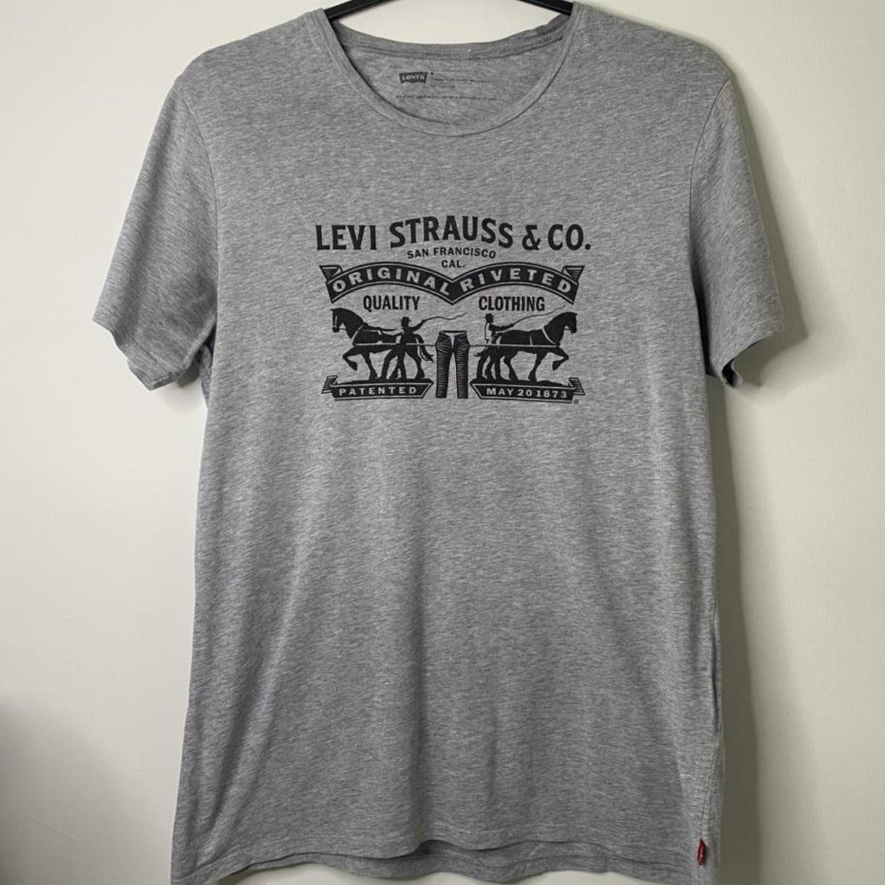 Levi's Men's T-shirt | Depop