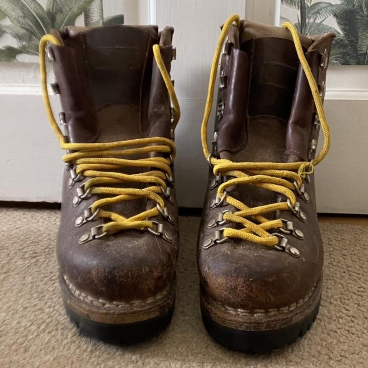The most amazing grungey brown leather hiking boots... - Depop