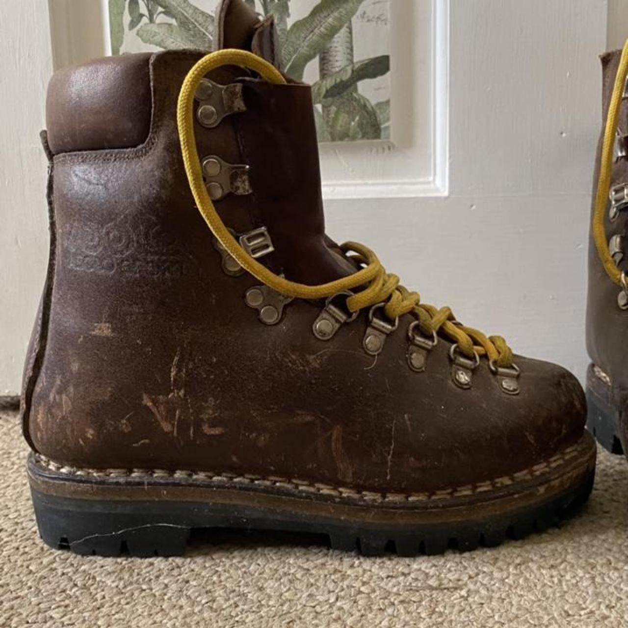 The most amazing grungey brown leather hiking boots... - Depop