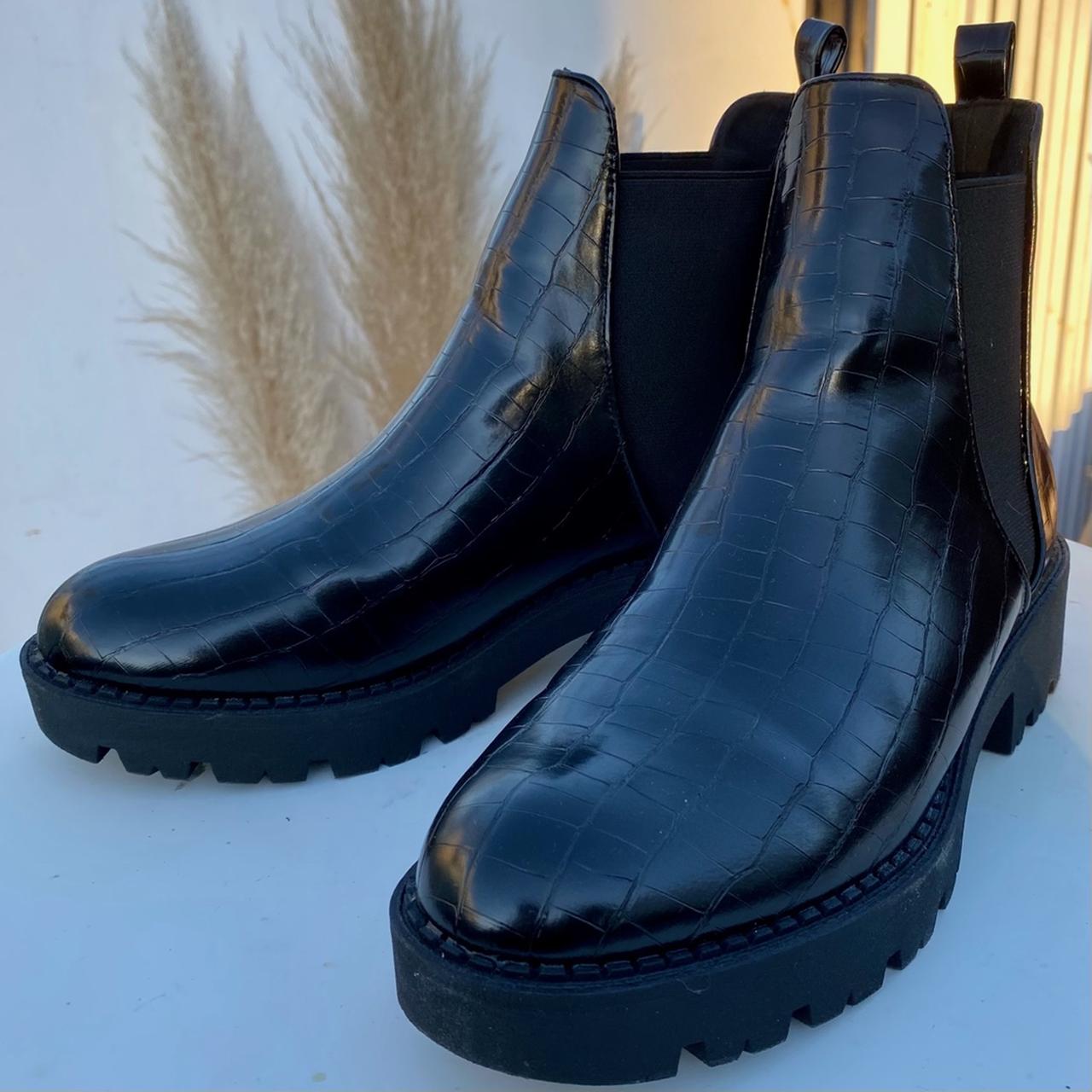 croc black boots