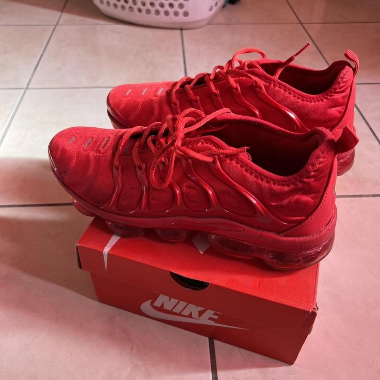 red vapor max outfit