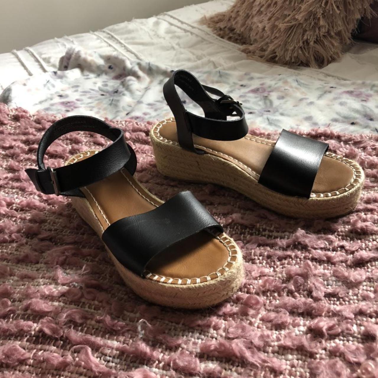 Universal thread wedge store sandals