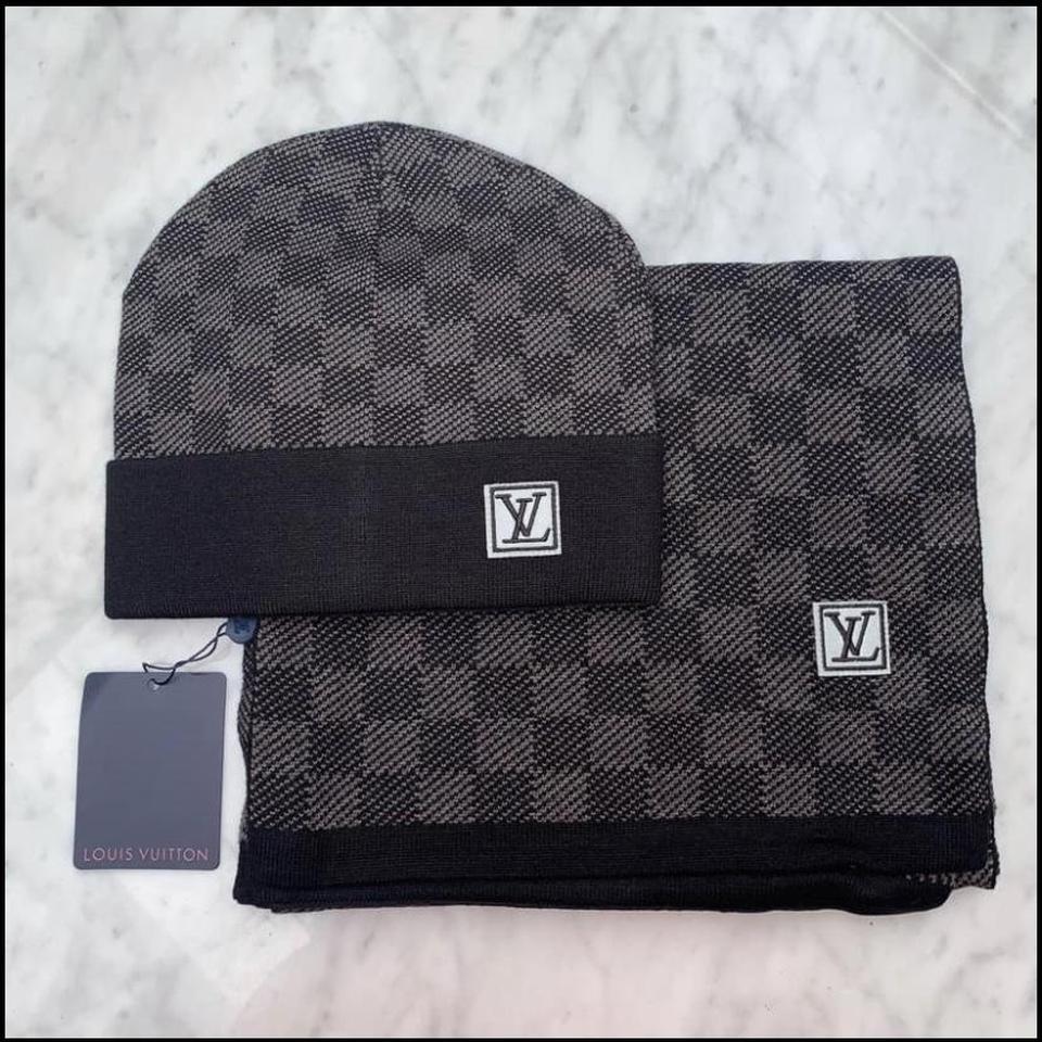lv hat & scarf, in Ryton, Tyne and Wear