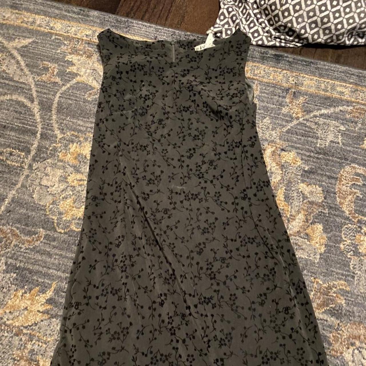 Photo of top of dress since it got cut off Depop