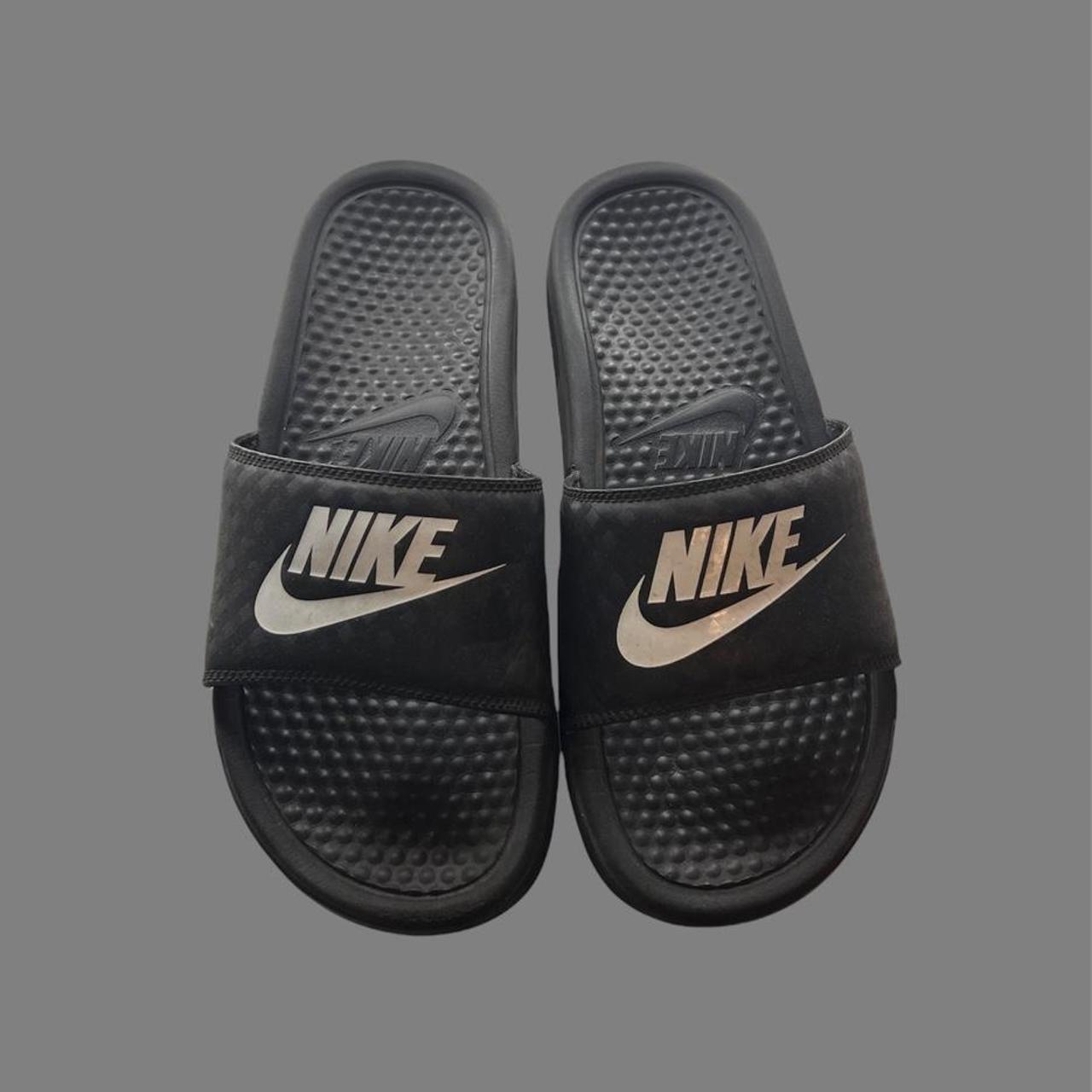 Norteamérica Soldado Perspicaz Nike Women's Black and White Slides | Depop