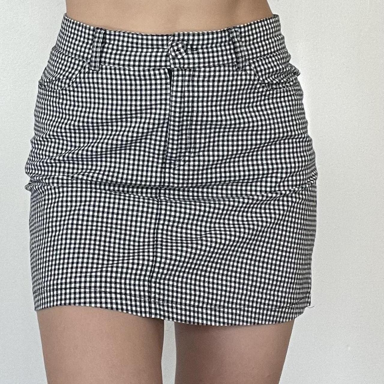 Brandy melville black outlet and white checkered skirt