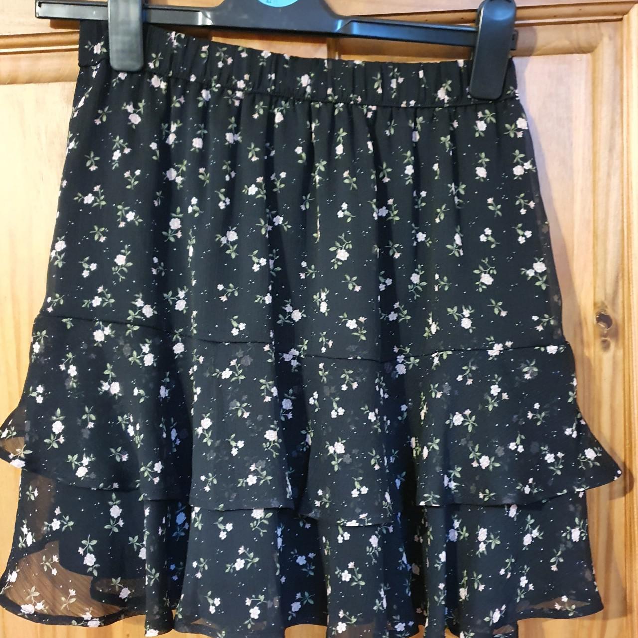 H&M tiered floral skirt size S Elasticated waist.... - Depop