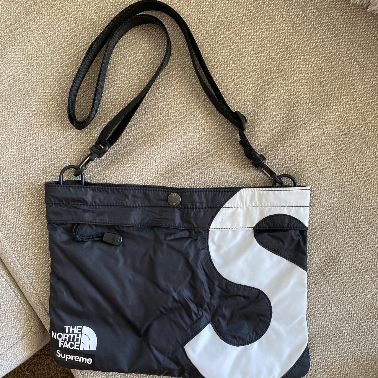 North face x supreme shoulder outlet bag