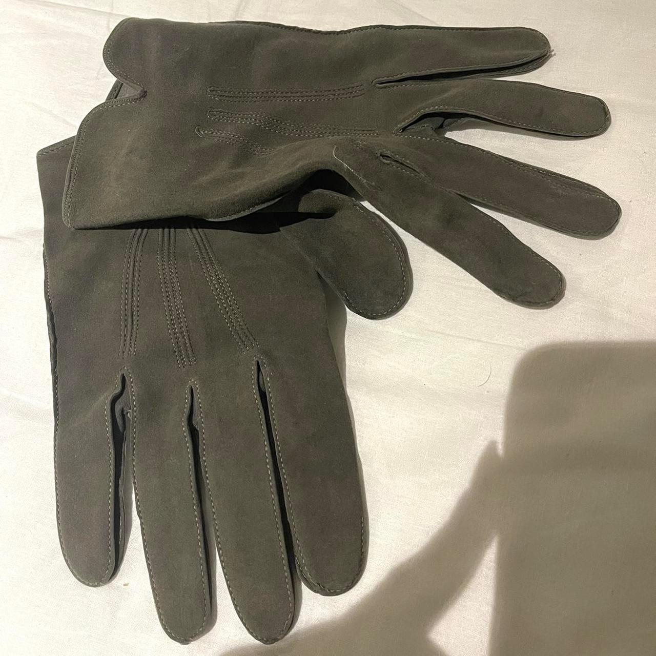 Unbranded Women's Khaki Gloves | Depop