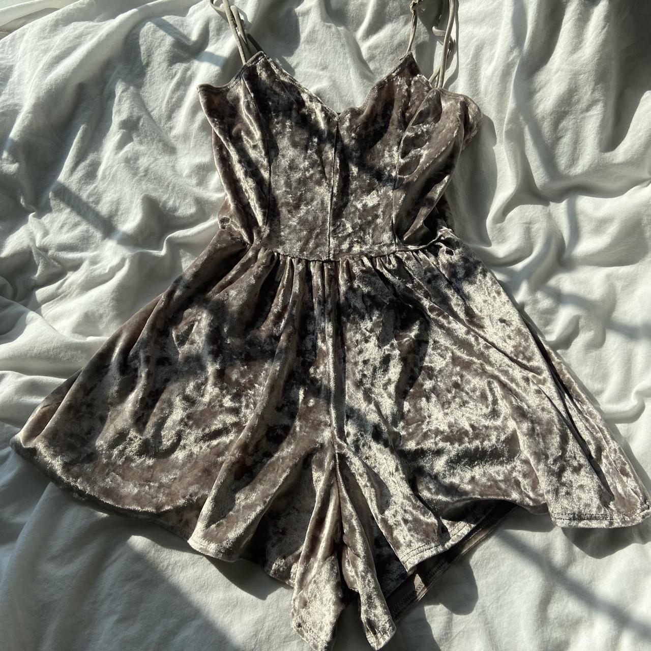 Product Image 1 - Velvet Mauve Romper
Worn twice
Super breezy