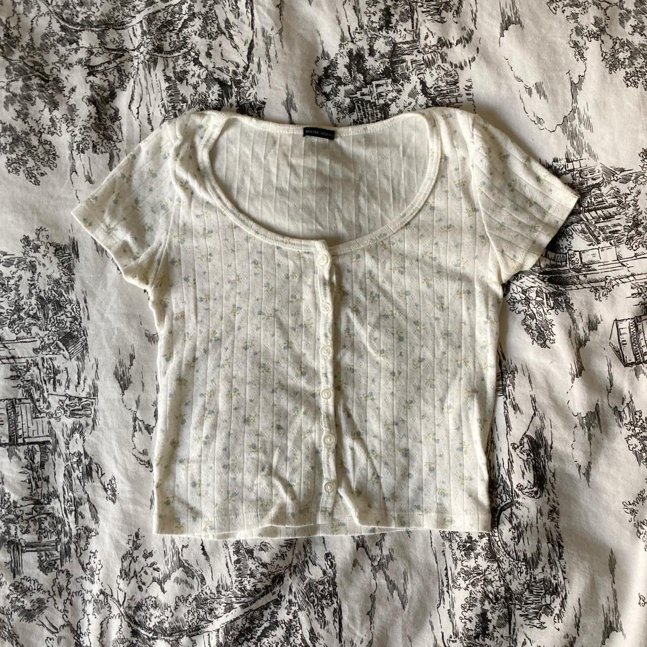 Brandy melville floral zelly top! 🎀 suuuper cute n... Depop