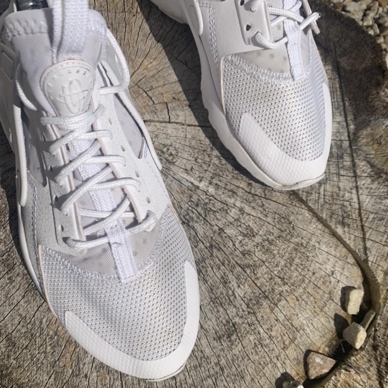 nike huarache white outfit