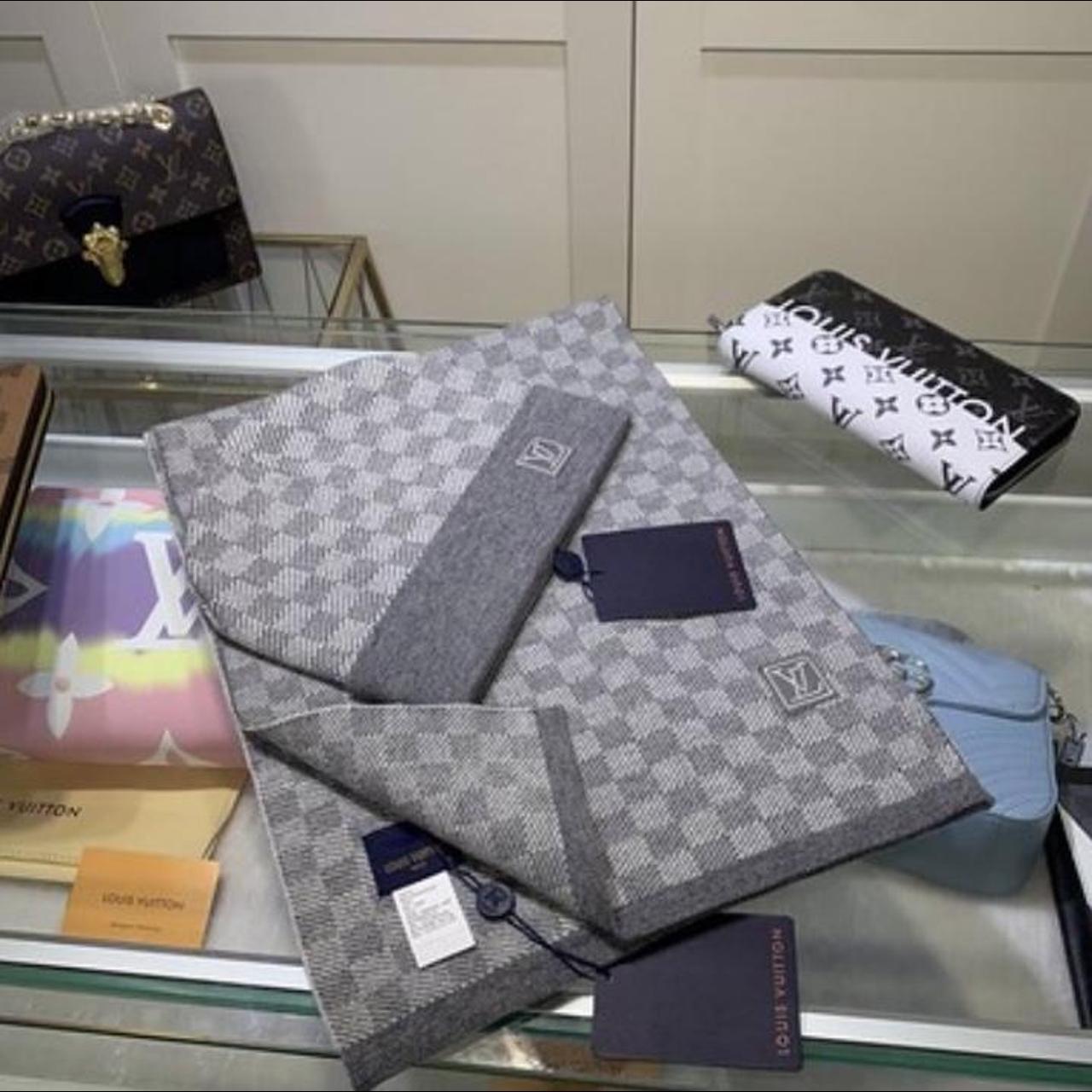 Scarf Grey Lv Black Lv Hat And Scarf And Scarf Men Louis Vuitton