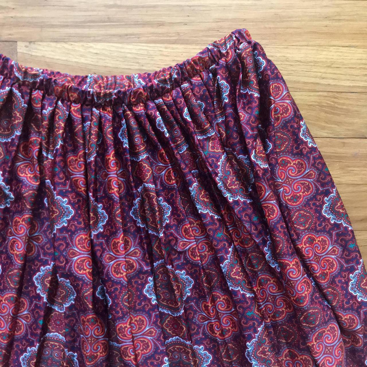 1980s VTG USA Made Paisley Maroon Pleated Satin Knee... - Depop