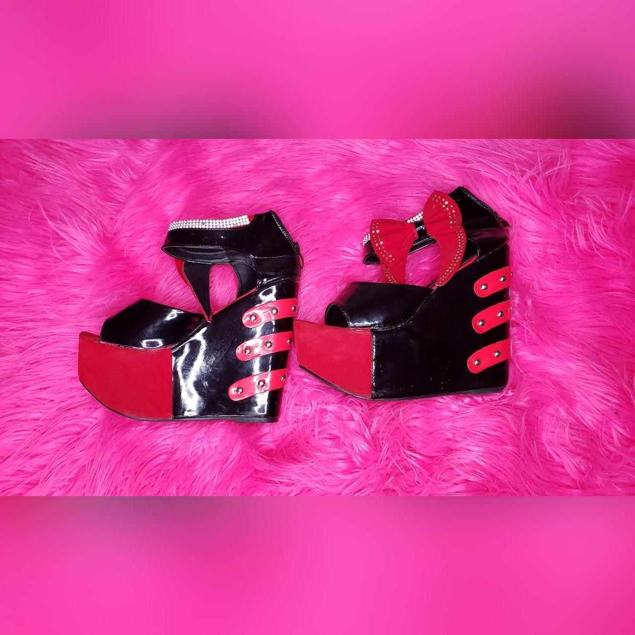 red and black wedges