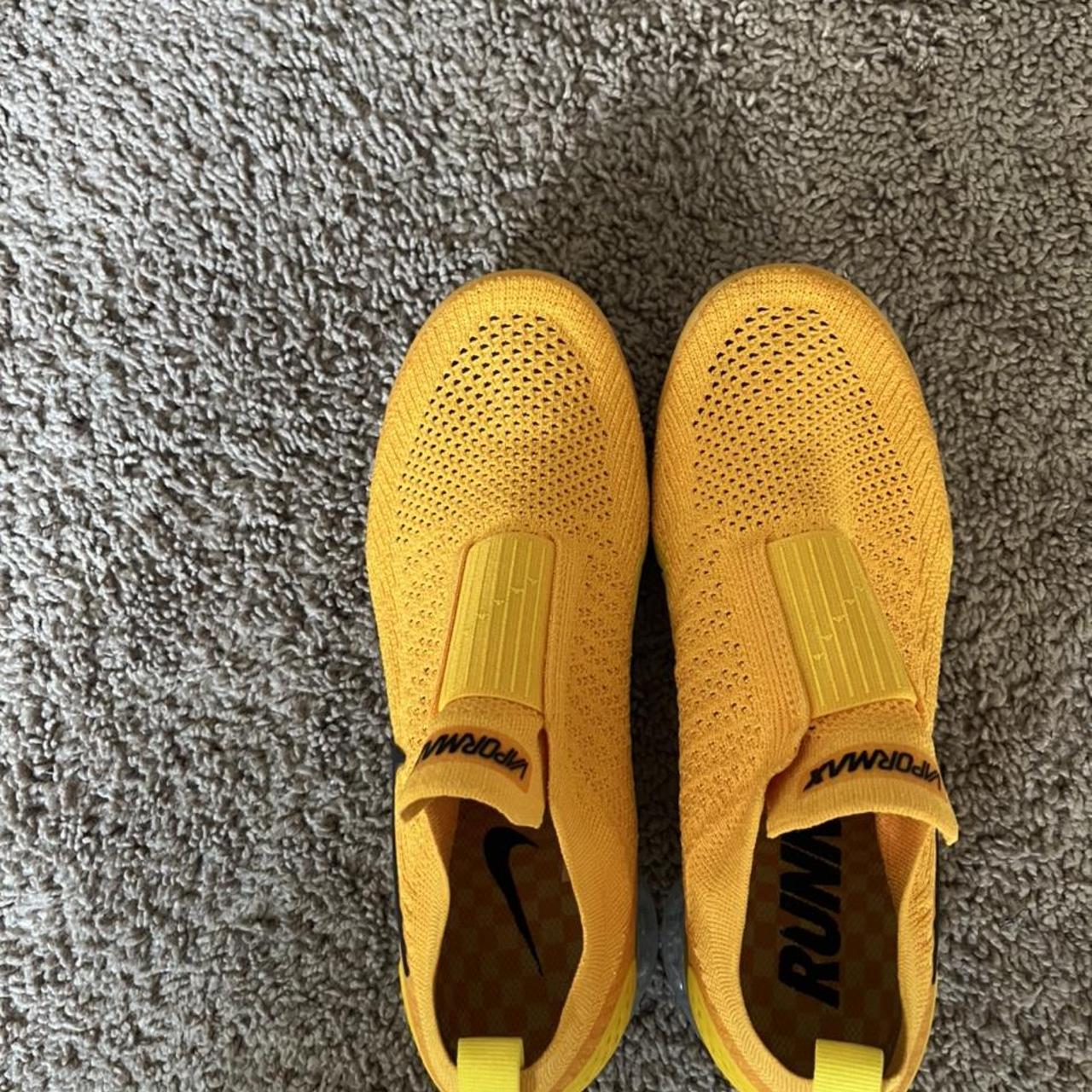 Yellow vapormax best sale flyknit moc 2