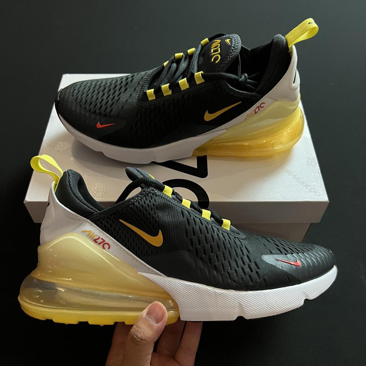 Black and clearance yellow nike 270