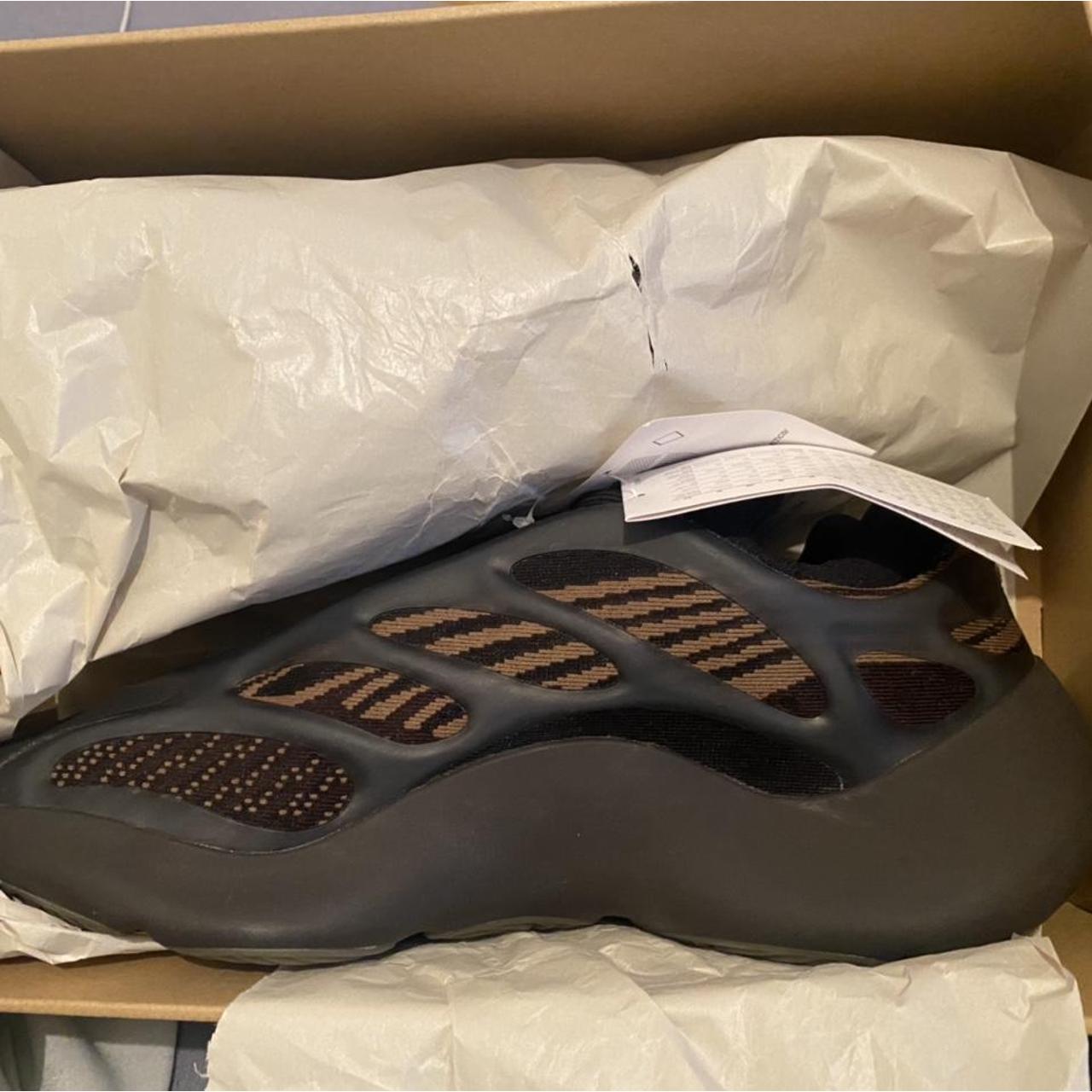 yeezy 700 size 11