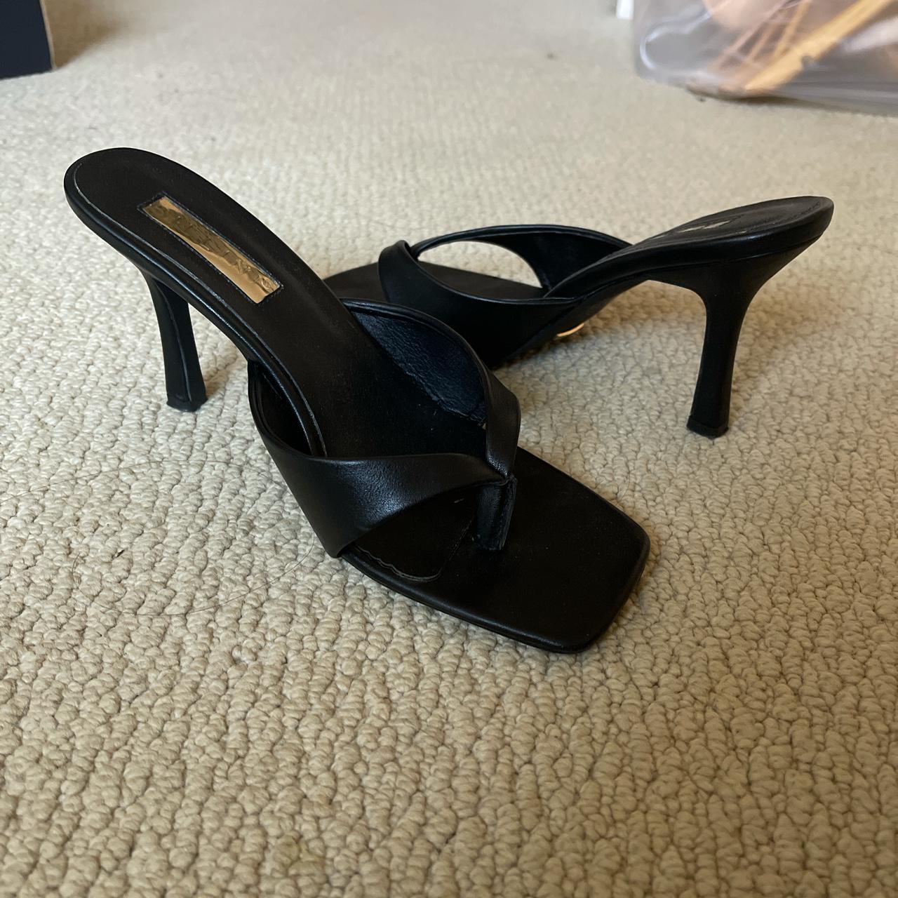 Size 2 store black sandals