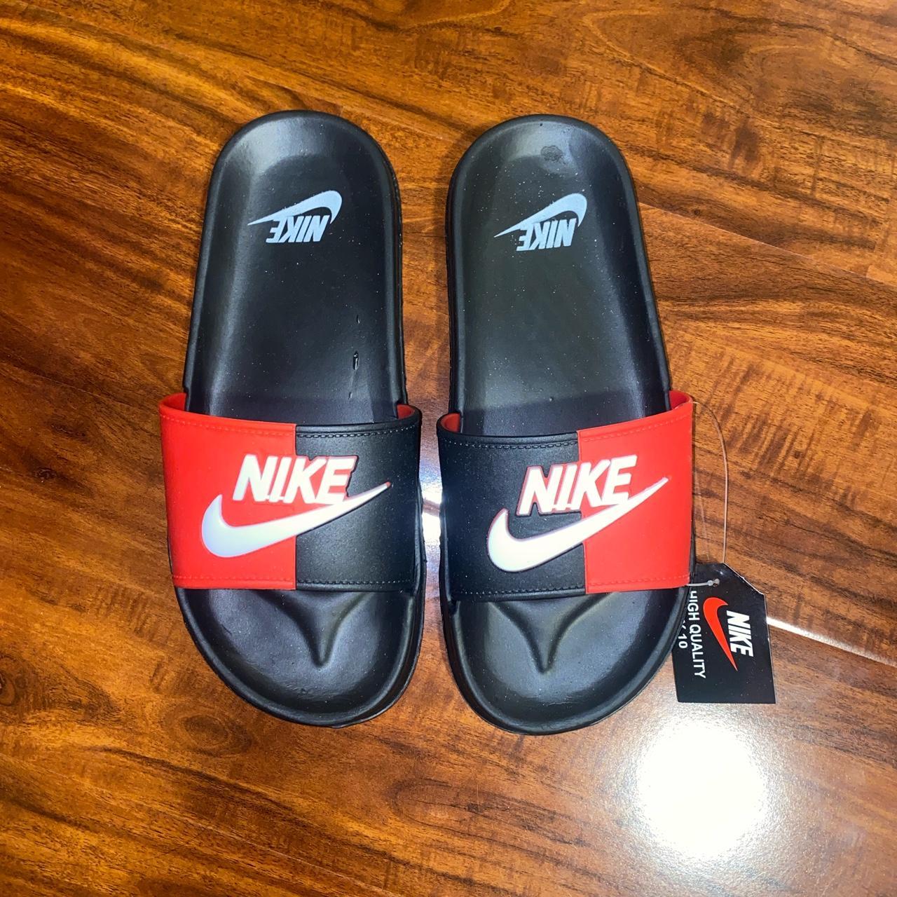 Nike slippers black hot sale and red