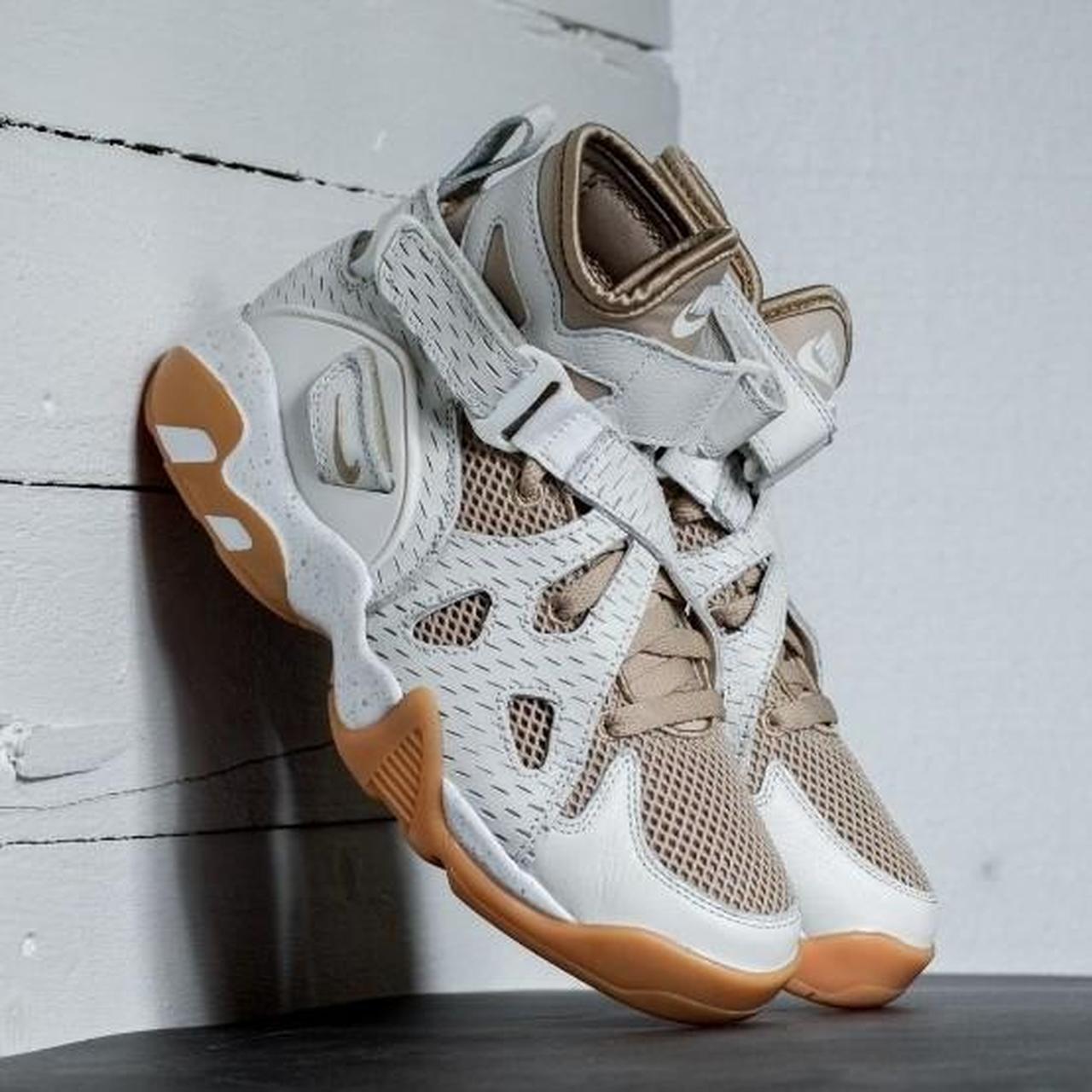 Nike air unlimited tan best sale