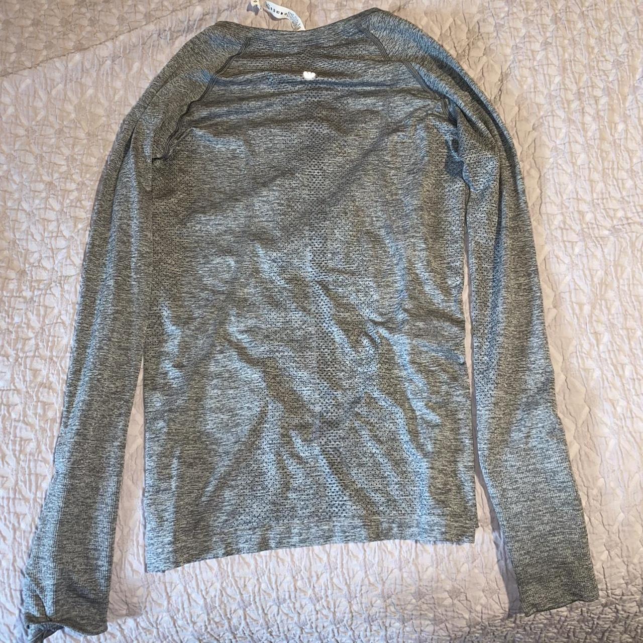 Lululemon Women's Grey Top | Depop