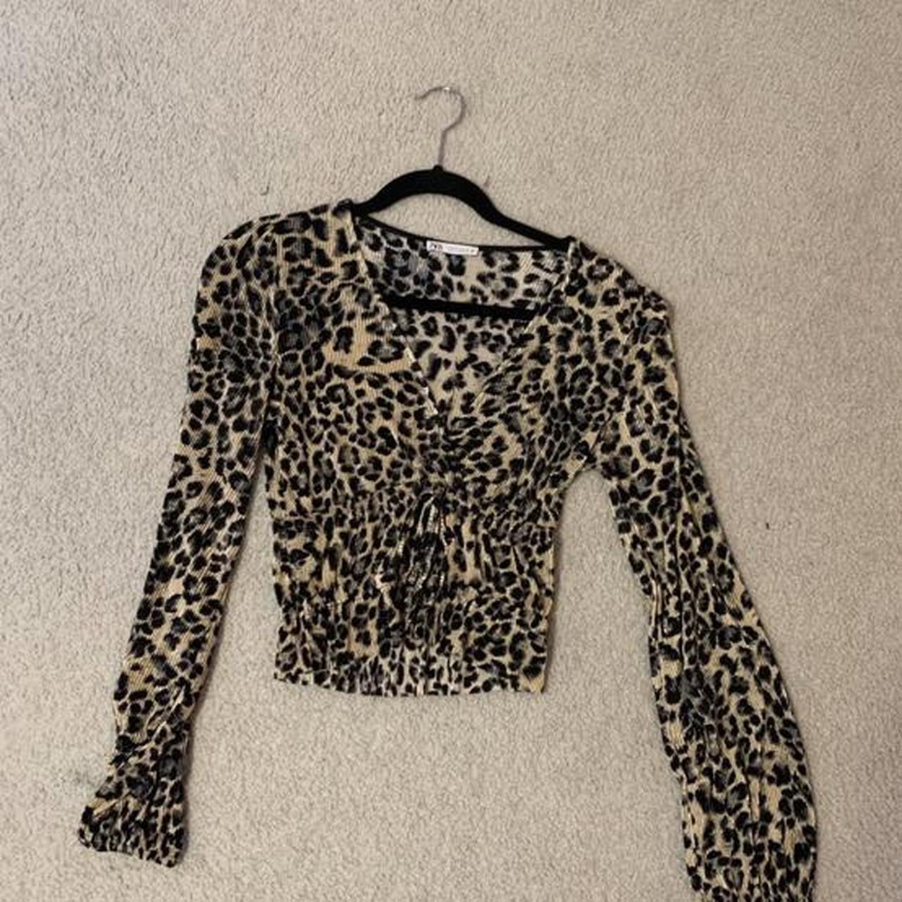 ZARA LONG SLEEVE TOP Really cute fall top Size... - Depop