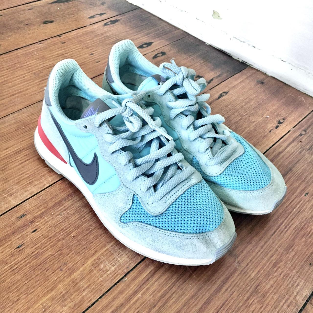 womens nike trainers colourful