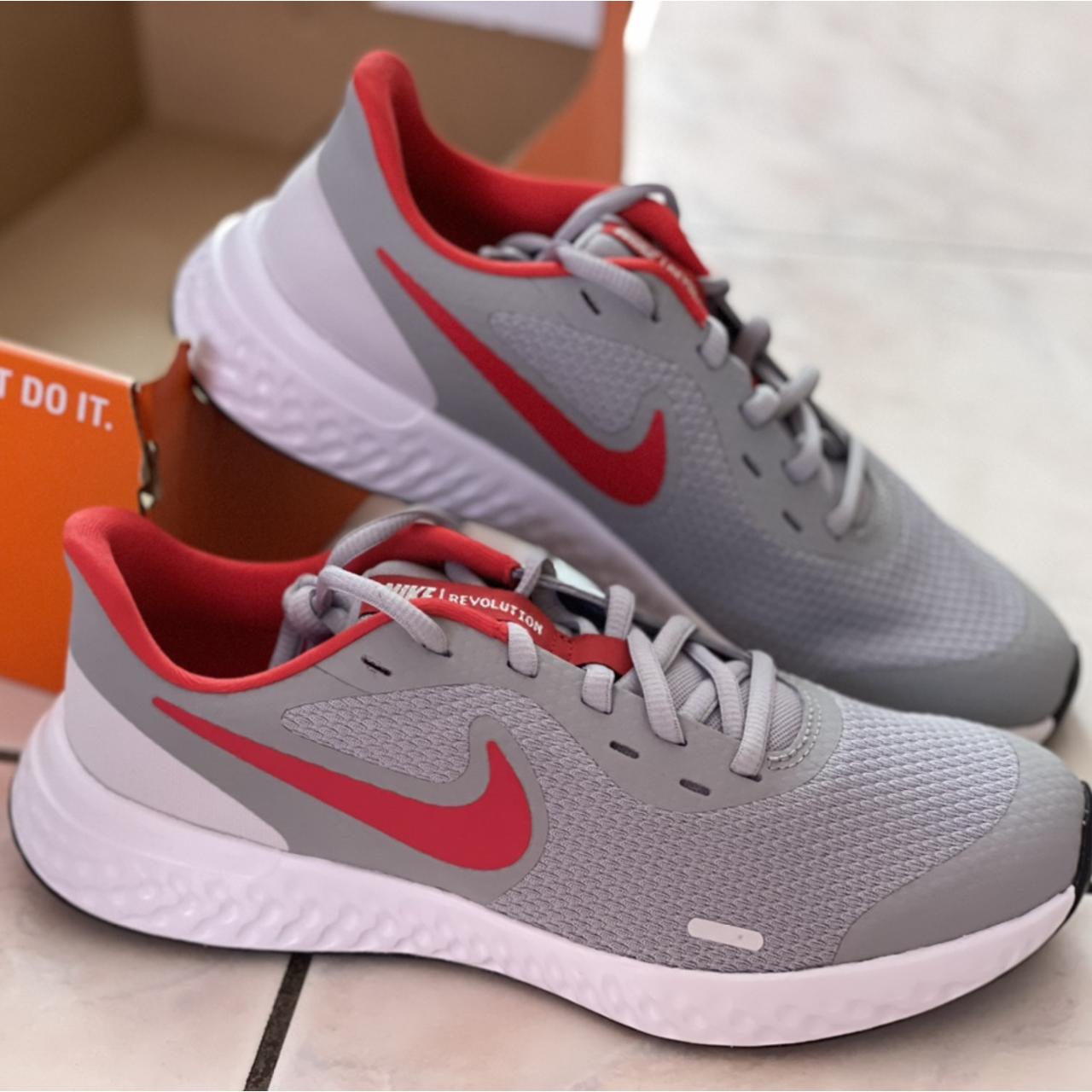 nike revolution 5 ghost