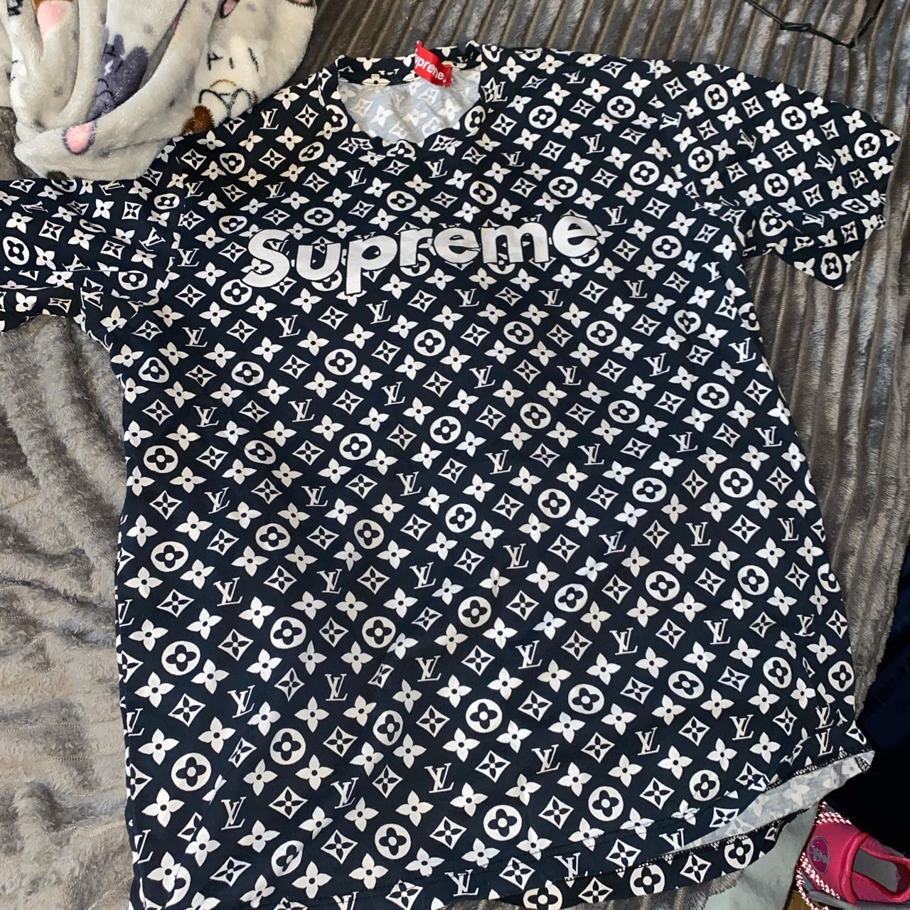 Supreme y louis shops vuitton