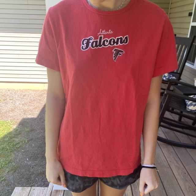 Vintage Red Atlanta Falcons T-shirt. Shirt is in - Depop